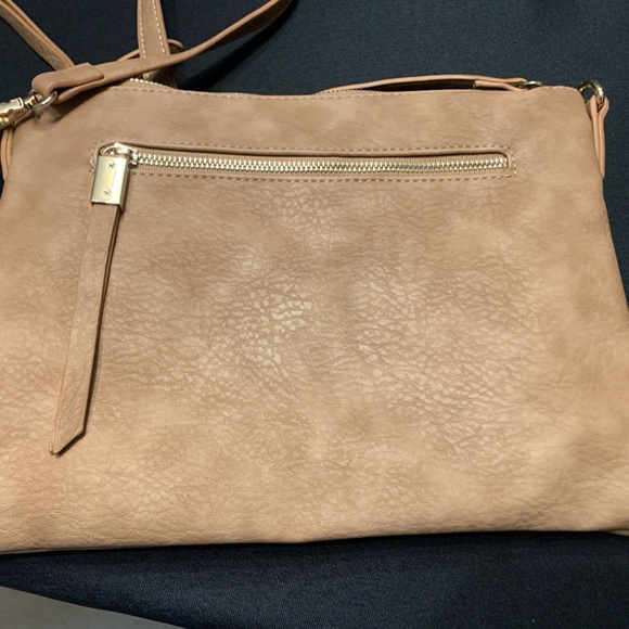 Shiraleah Chicago crossbody/purse in Tan. Like new, used once. Vegan leather. - Picture 5 of 6